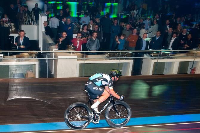 Mark Cavendish goes for the sprint