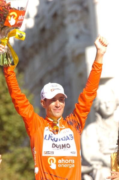 Nibali raises his arms in victory
