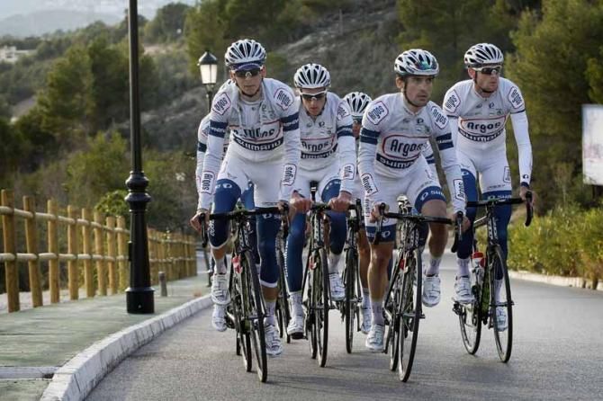 The 2013 Argos Shimano team on the road