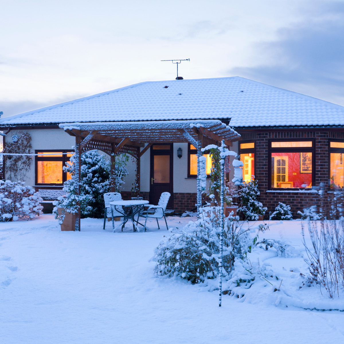 A quoi ressemble votre toit sous la neige ? Comment la neige et le gel peuvent indiquer s'il est temps d'améliorer l'isolation de vos combles