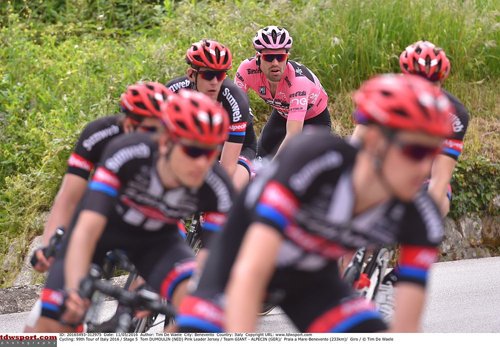 Giant-Alpecin on the front for Tom Dumoulin