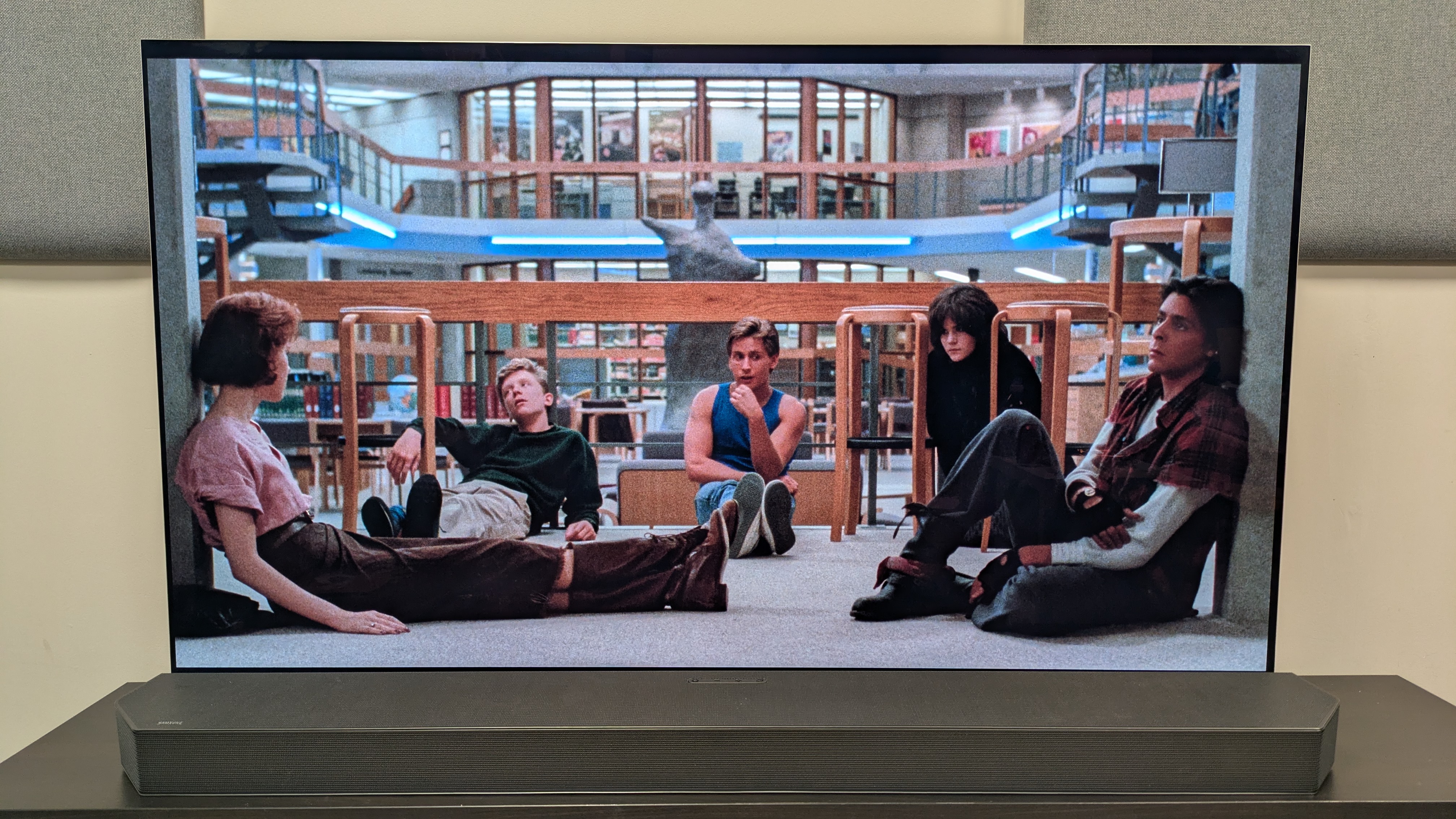 The Breakfast Club 4K Blu-ray on LG G5 OLED showing the group sat on a balcony chatting 