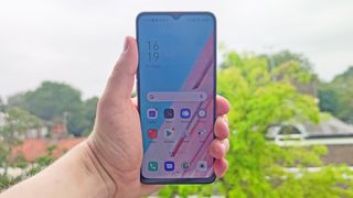 Oppo Find X2 Lite, one of the cheapest 5G phones right now