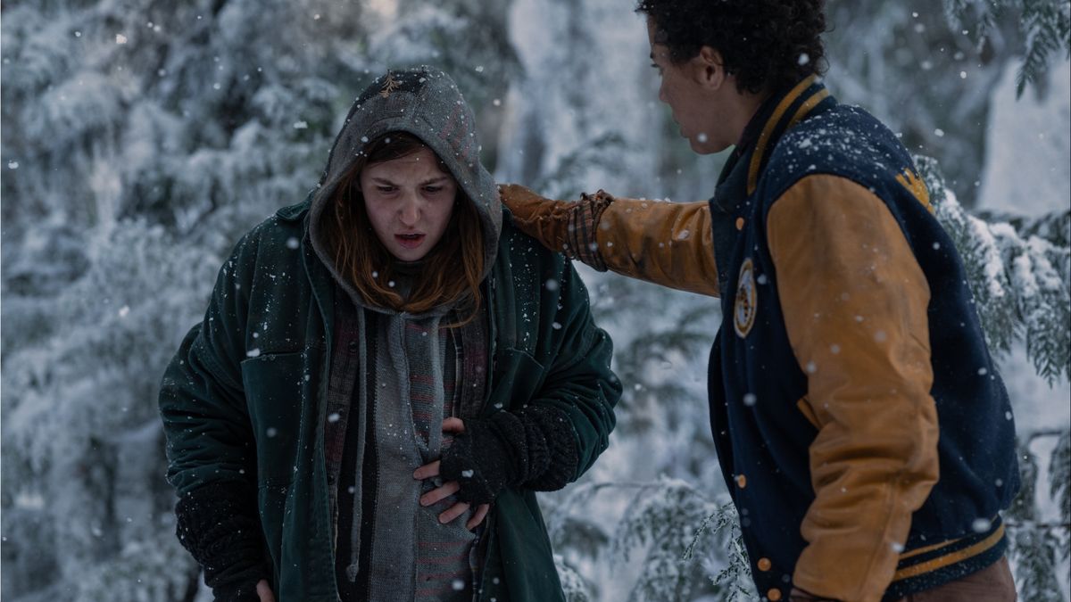 Sophie Nelisse and Jasmin Savoy Brown in Yellowjackets