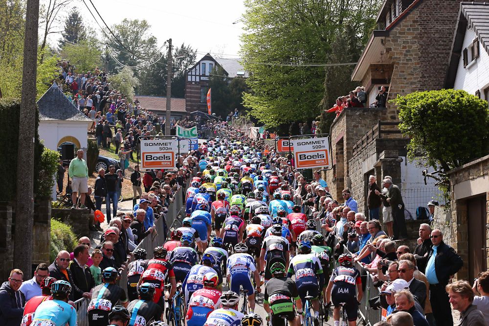 The pack climbs the Mur de Huy during Wednesday's Fleche Wallonne.