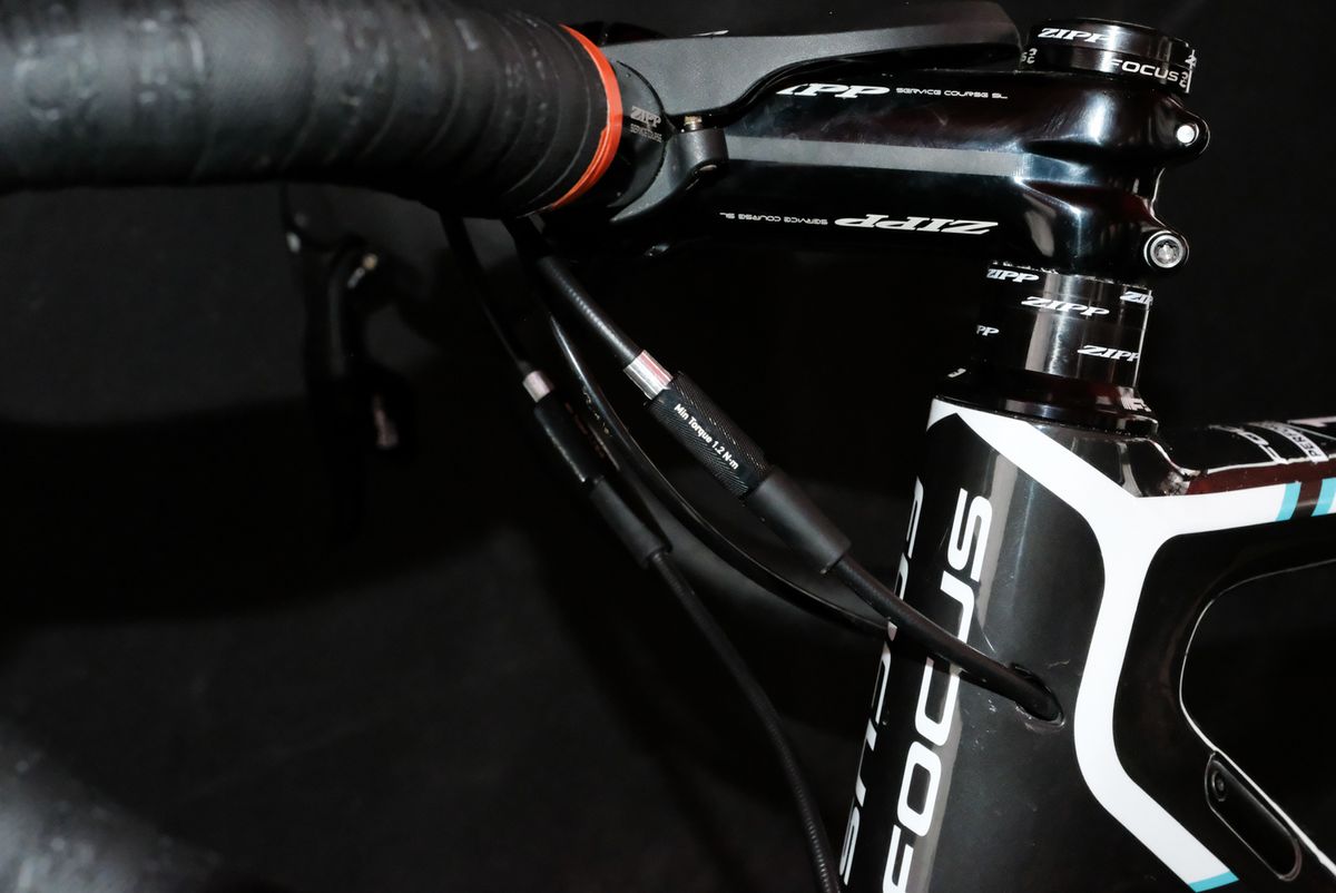 Miller uses Zipp Service Course bars and stem