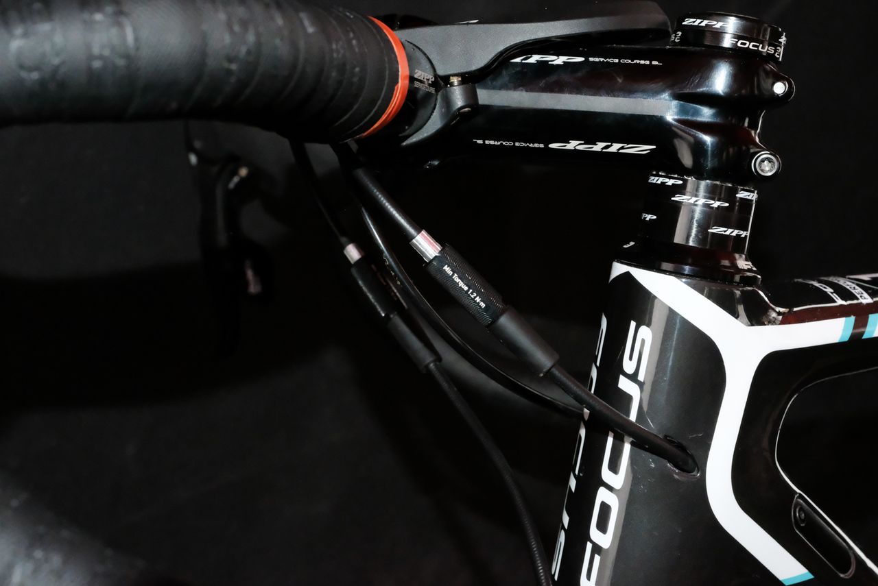 Miller uses Zipp Service Course bars and stem