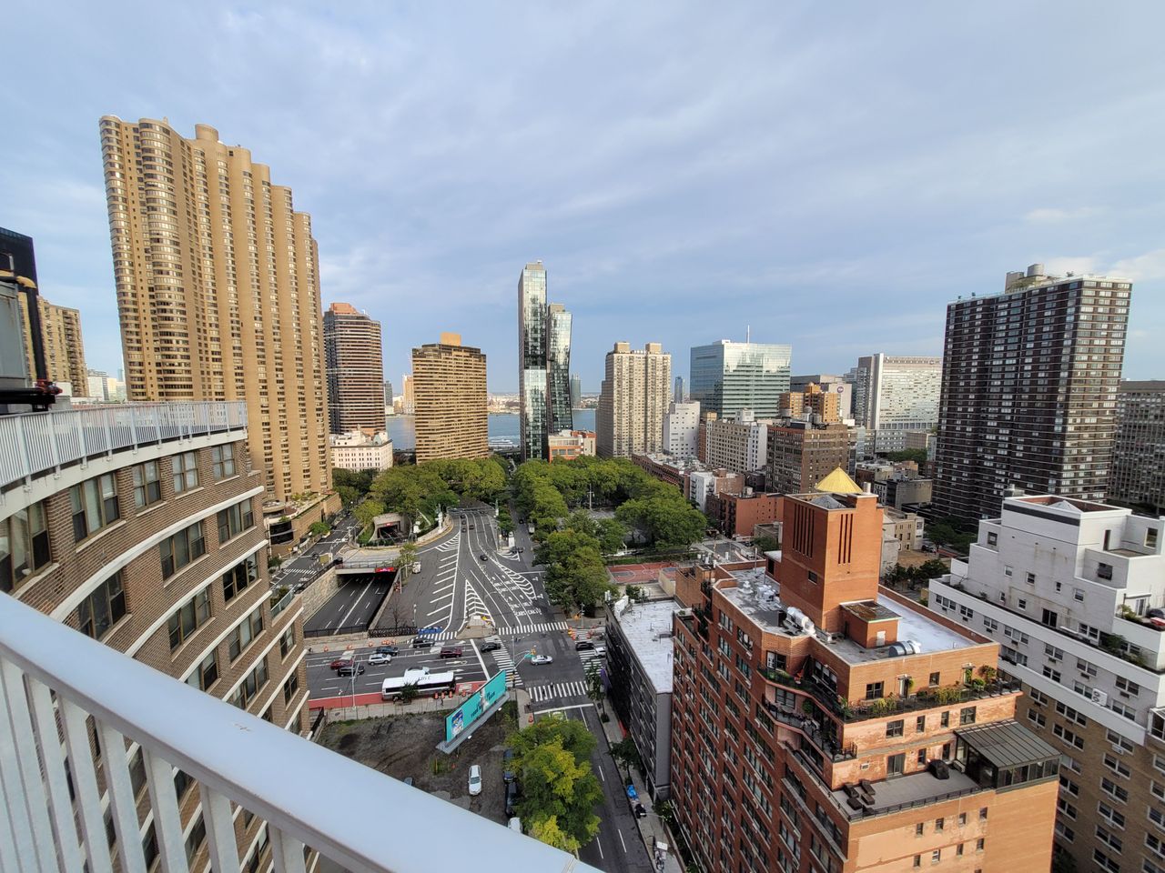 Samsung Galaxy Z Fold 2 camera roll