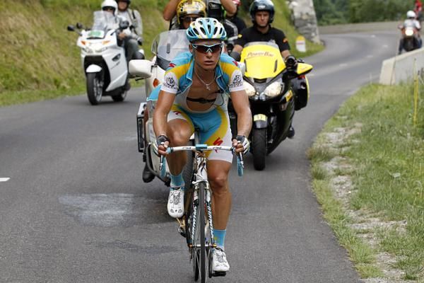 Alexandre Vinokourov (Astana) attacked the peloton on the early part of the Col de la Madeleine.