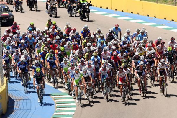 Ivan Basso (Liquigas-Cannondale) at the head of the peloton at the Tour de San Luis.