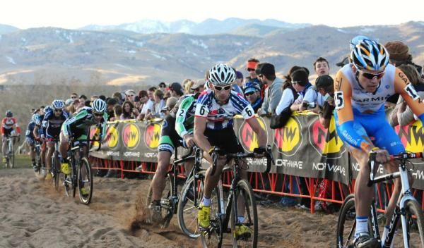 Danny Summerhill (Vmg/Felt) leading a group through the sand early in the race.