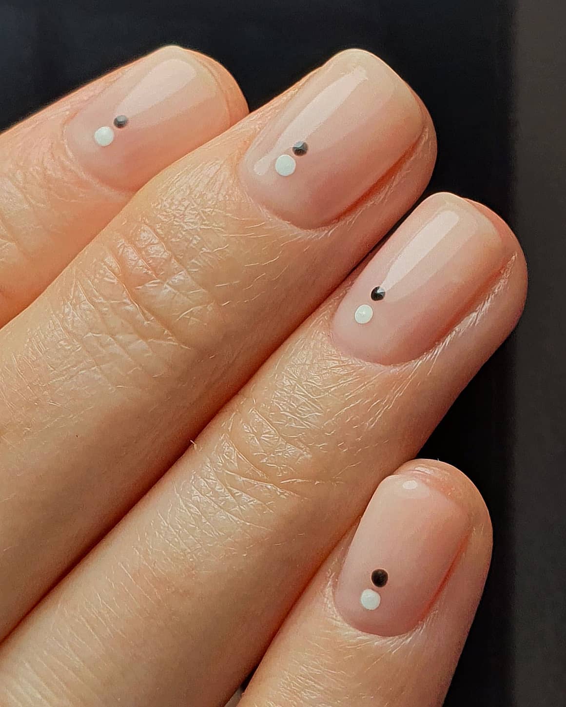 minimalistic nail art