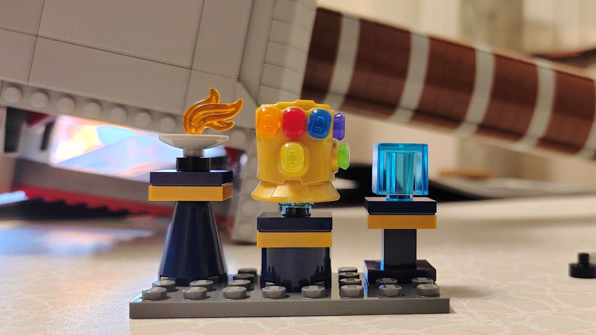 Lego Marvel Thor's Hammer 76209_Odin's Fire, Infinity Gauntlet y el Tesseract