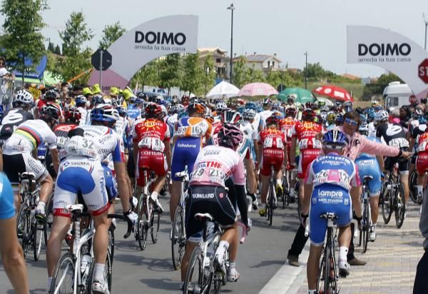 The peloton gets underway on stage 12