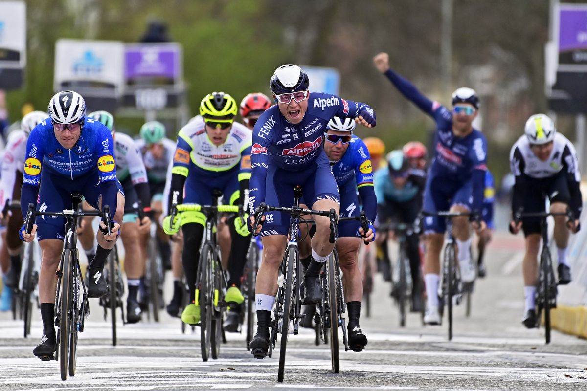 Scheldeprijs 2021 - 109th Edition - Terneuzen - Schoten 193,8 km - 07/04/2021 - Jasper Philipsen (BEL - Alpecin-Fenix) - Sam Bennett (IRL - Deceuninck - Quick-Step) - photo Peter De Voecht/PN/BettiniPhoto&Acirc;&copy;2021