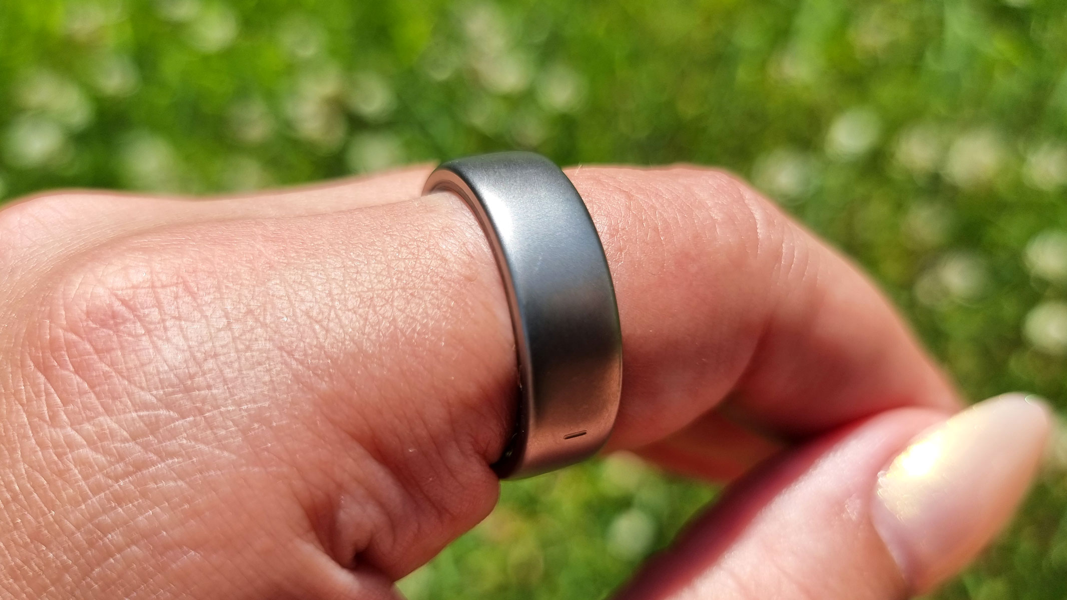 Our reviewer testing the Amazfit Helio smart ring
