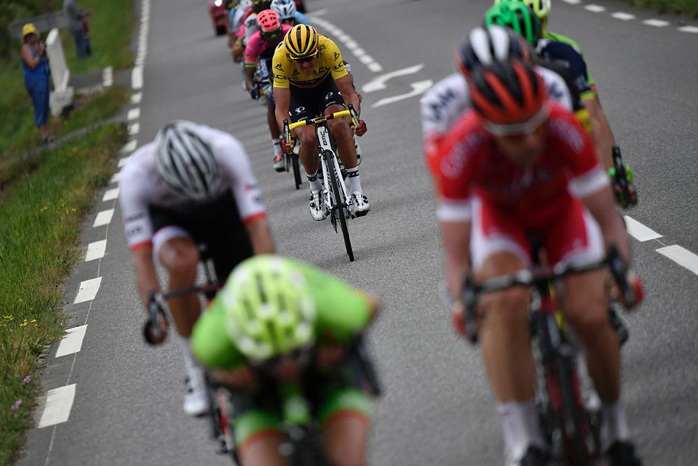 The maillot jaune of Greg Van Avermaet goes across to the breakaway