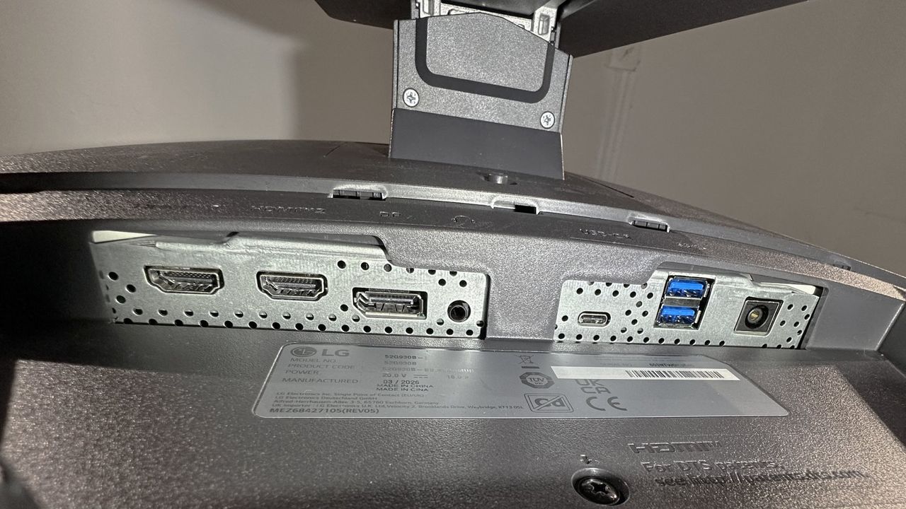 LG UltraGear 52G930B gaming monitor