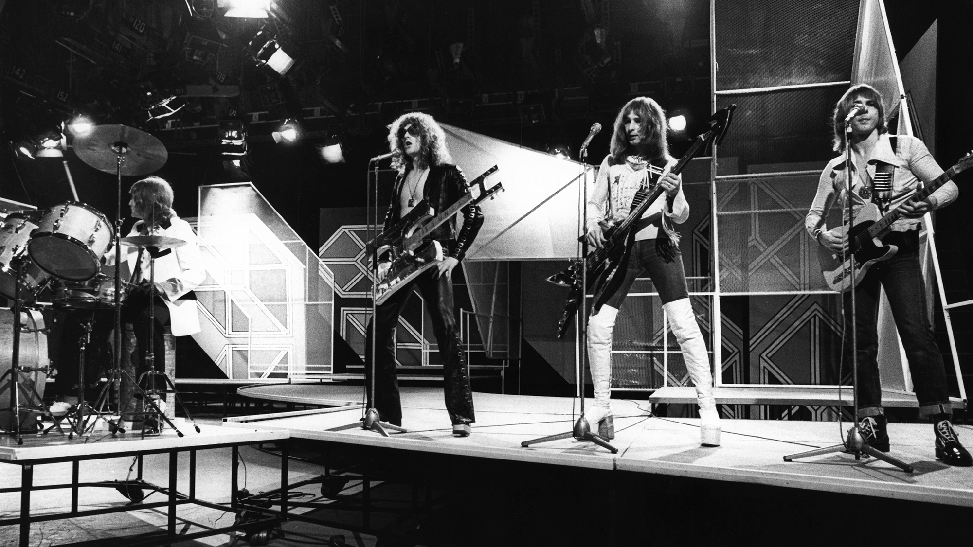 Mott the Hoople perform on Top of the Pops in 1973. L-R Dale Griffin, Ian Hunter, Pete 'Overend' Watts and Mick Ralphs