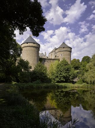 Château des Lassay reflected in a pool. Credit: Will Pryce/Country Life