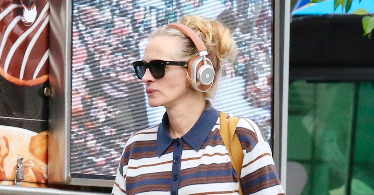 How to Look More 2026 in Jeans and Ballet Flats This Fall: Wear This Shirt Trend
