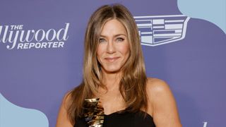 Jennifer Aniston at an awards ceremony with glowing skinserum has given her glowing skin at an awards ceremony