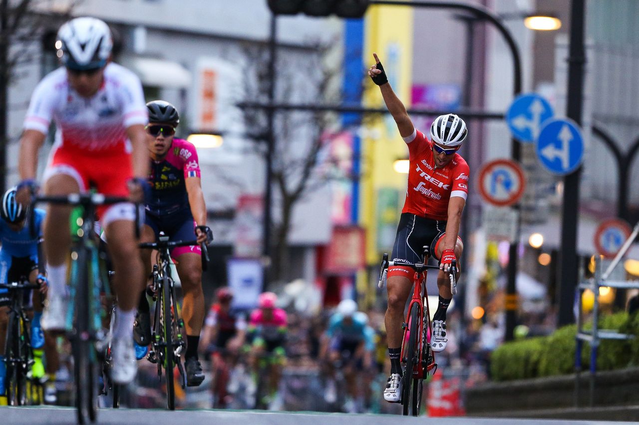 Koen de Kort celebrates his teammate's win