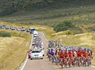 The Tecos Trek outfit leads the peloton to protect Rasmussen's lead.