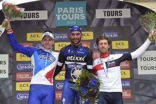 Fernando Gaviria wins the 2016 Paris-Tours
