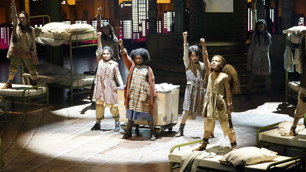 annie live orphans hard knock life