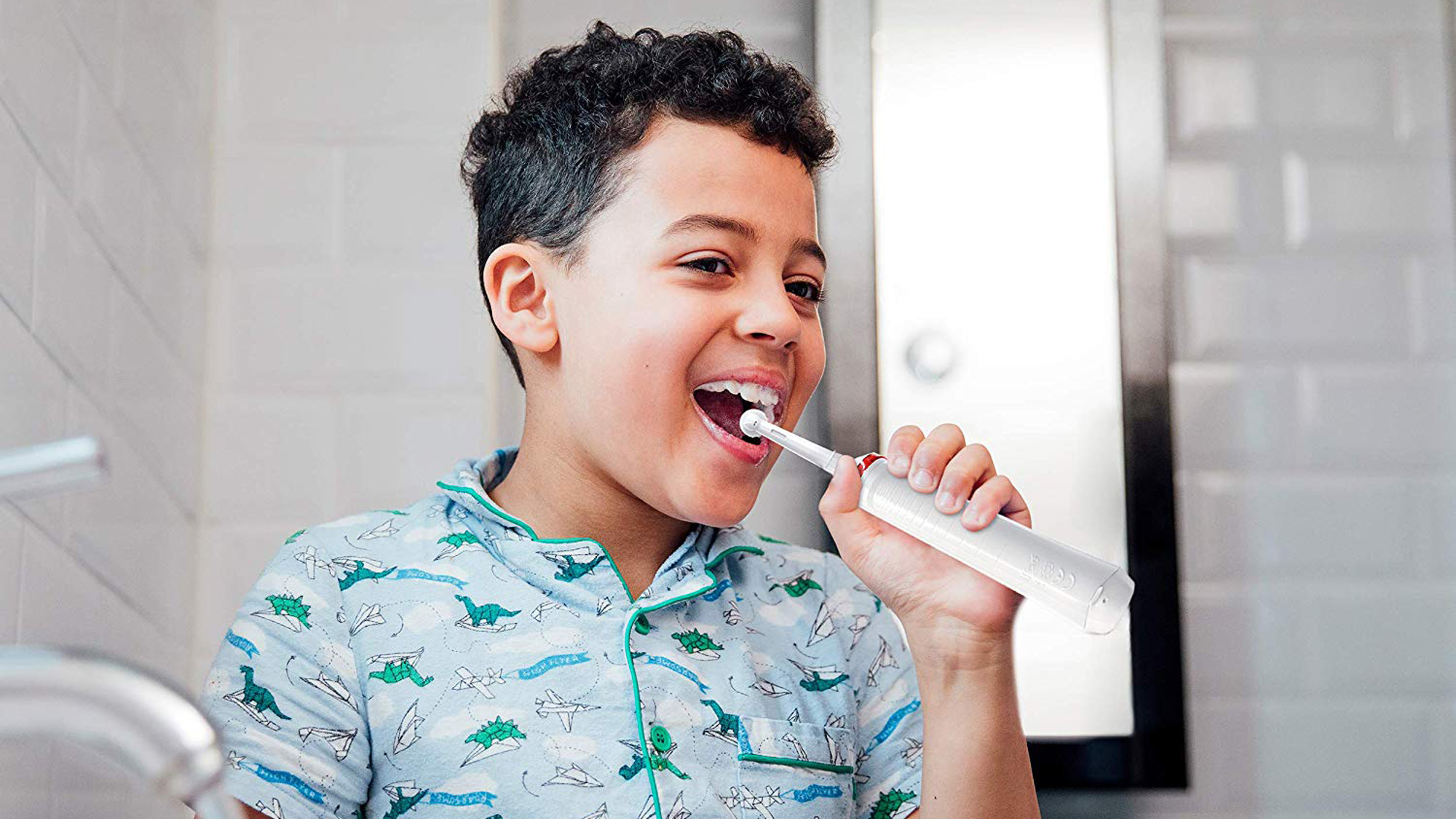 Детская электрическая зубная щетка Oral-B с датчиком давления для тренировок