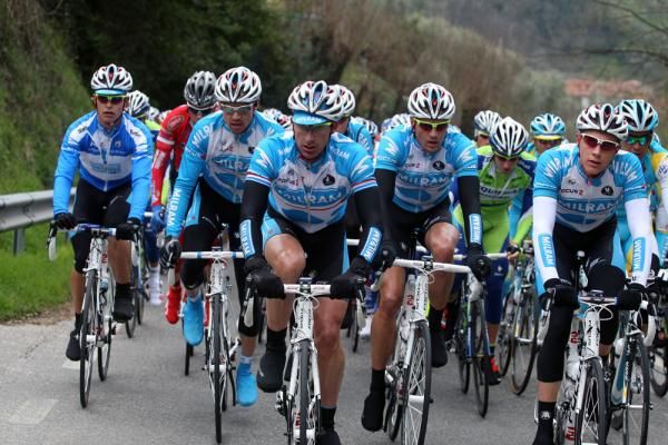 Servais Knaven leads Milram as they protect the lead of Linus Gerdemann (left)