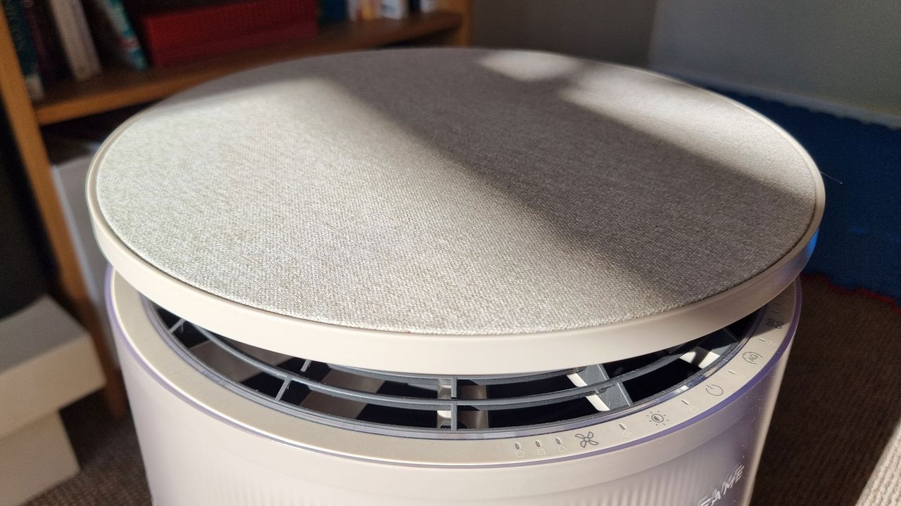 a close-up picture of the tabletop in the Dreame FP10 air purifier