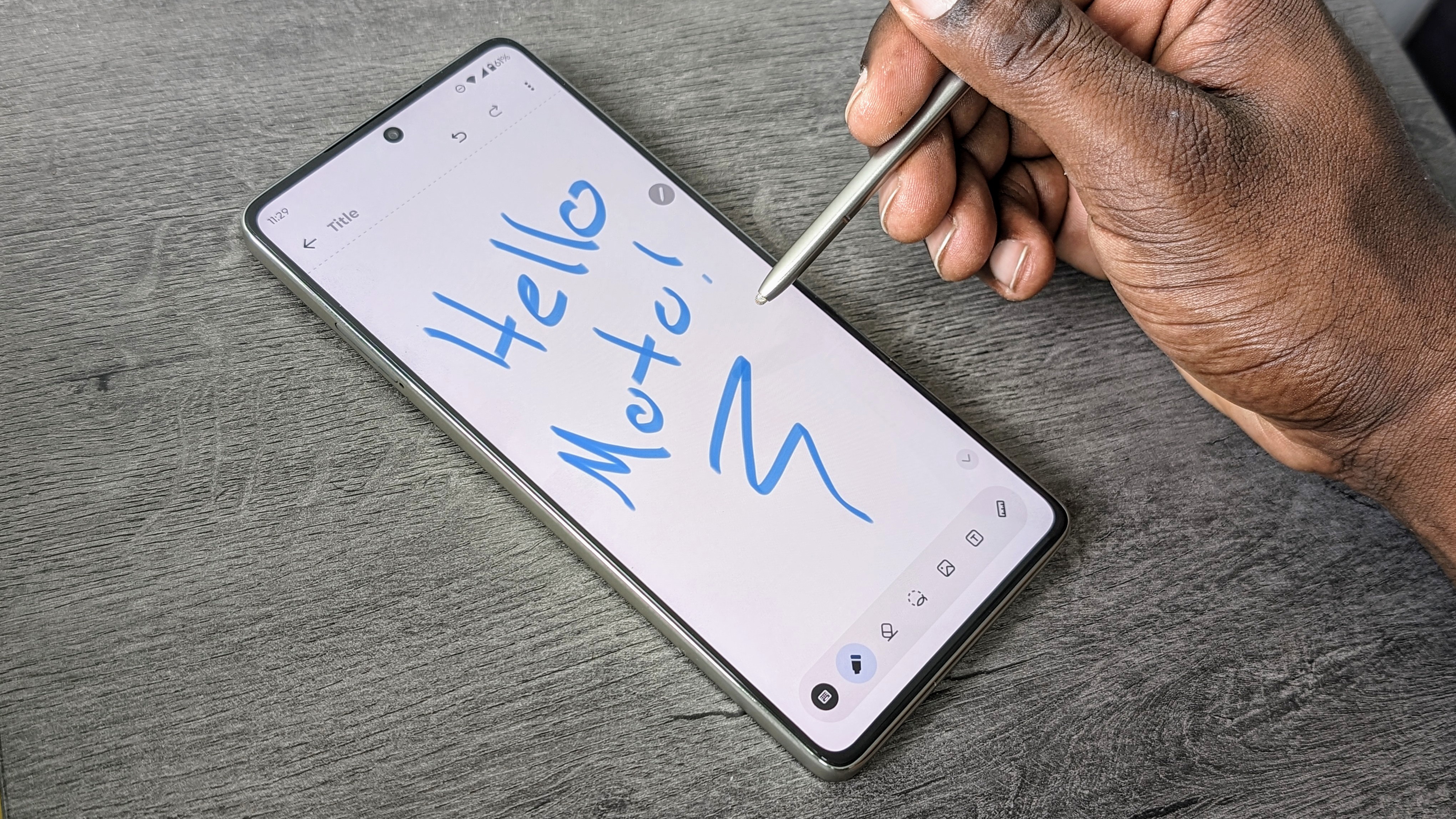 Writing a note on the Moto G Stylus 5G 2024