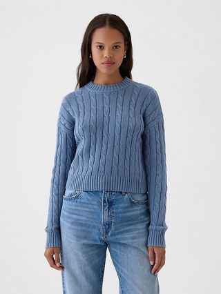 Kurzer Pullover mit Zopfmuster