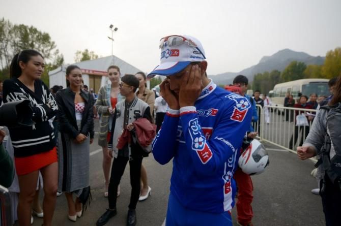 Nacer Bouhanni phones home after his Tour of Beijing stage win