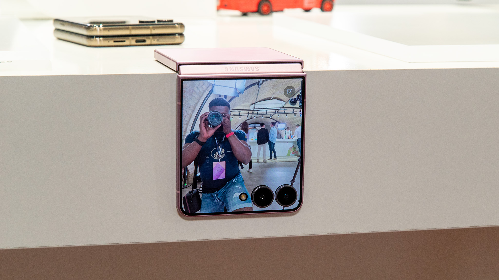 Hands-on with the Samsung Galaxy Z Flip 8's camera