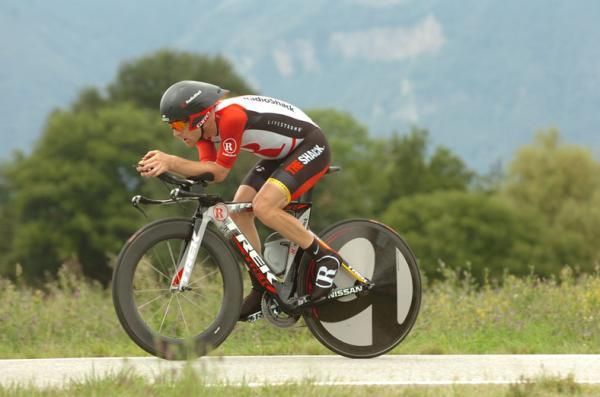 Levi Leipheimer (RadioShack) in familiar pose.