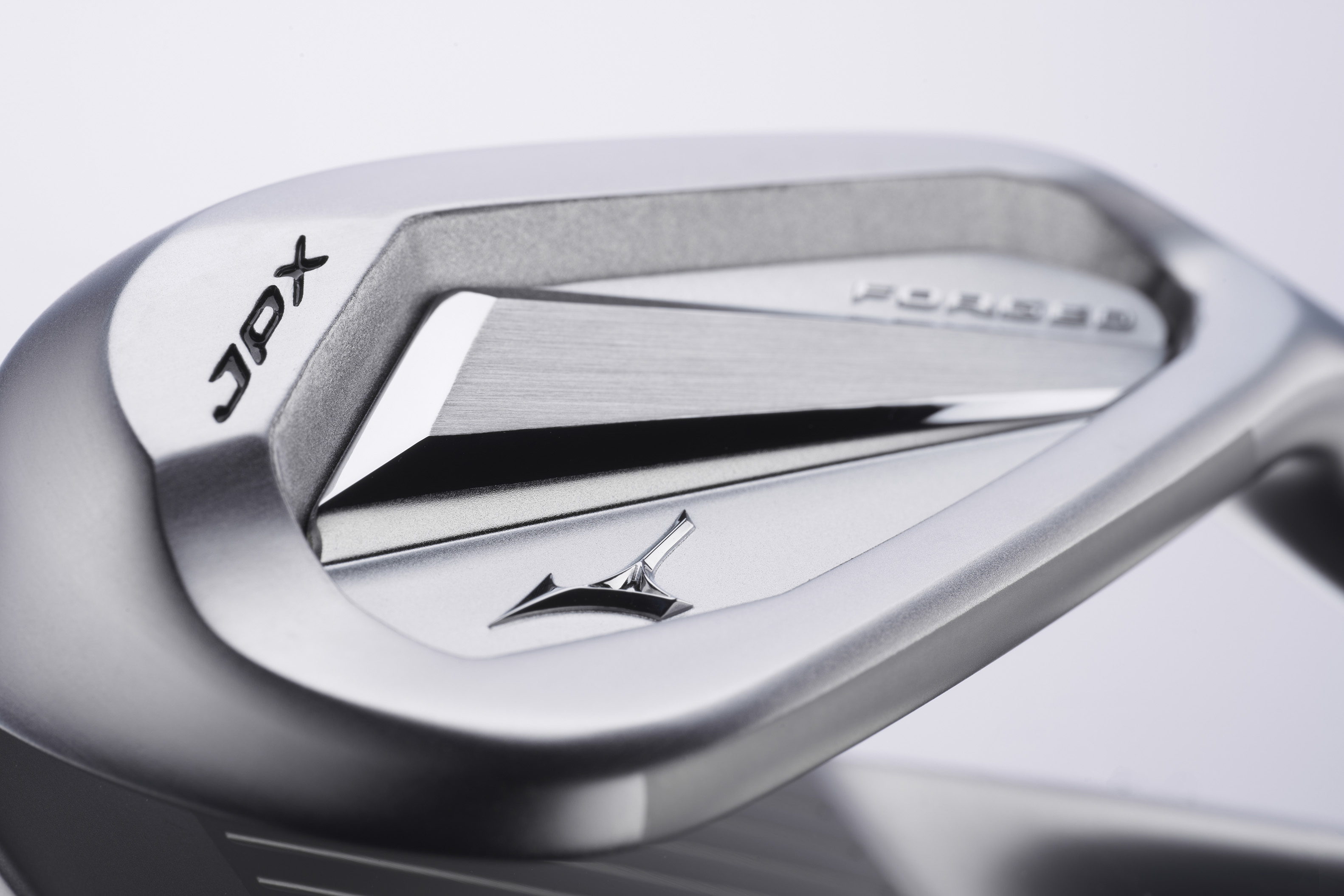 A Mizuno JPX925 forged iron