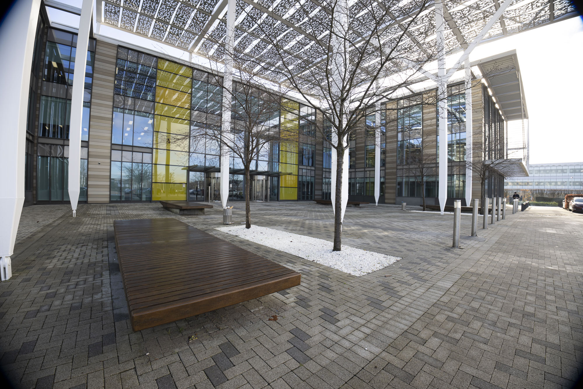 Canon RF 14mm F1.4L VCM sample image gallery: a grand office building exterior