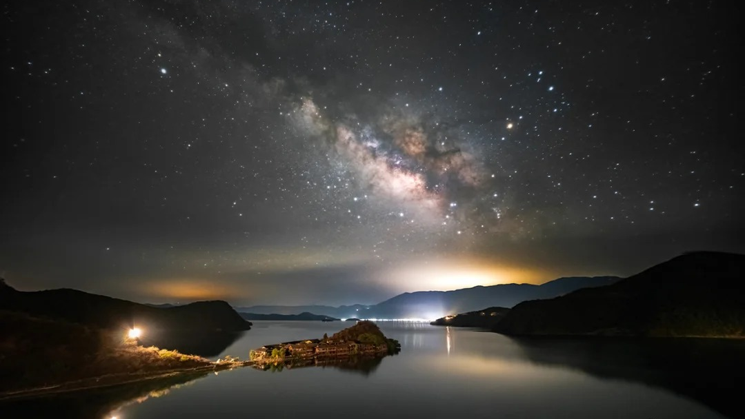 Astro image of Milky Way above landscape shot with a Laowa 12mm f/2.8 FF II C&D Dreamer