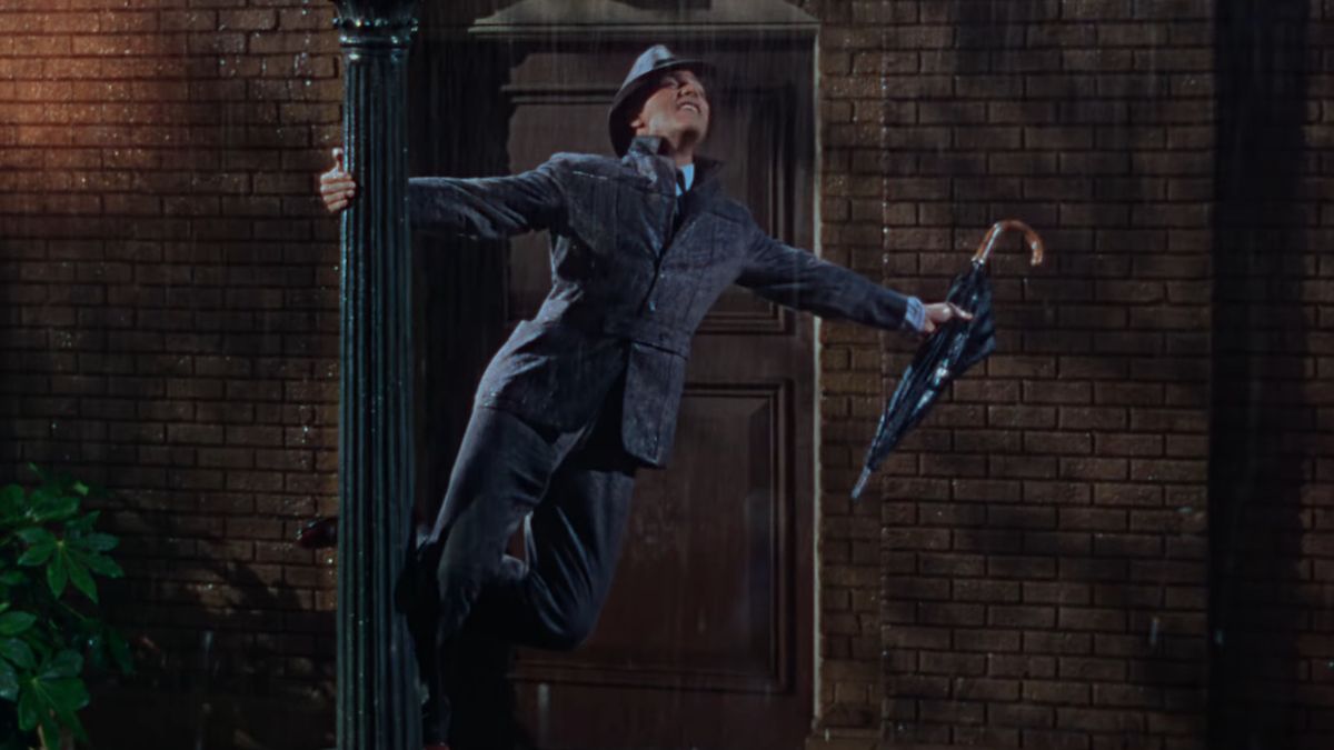 Gene Kelly sings in the rain, in Singin&#039; in the Rain