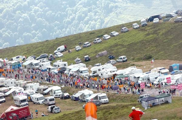 The peloton climbs amidst a sea of campers during stage 17.