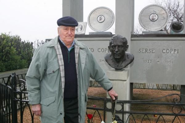 Former teammate Andrea Correa next to a statue of Coppi in Coppi's hometown of Castellania