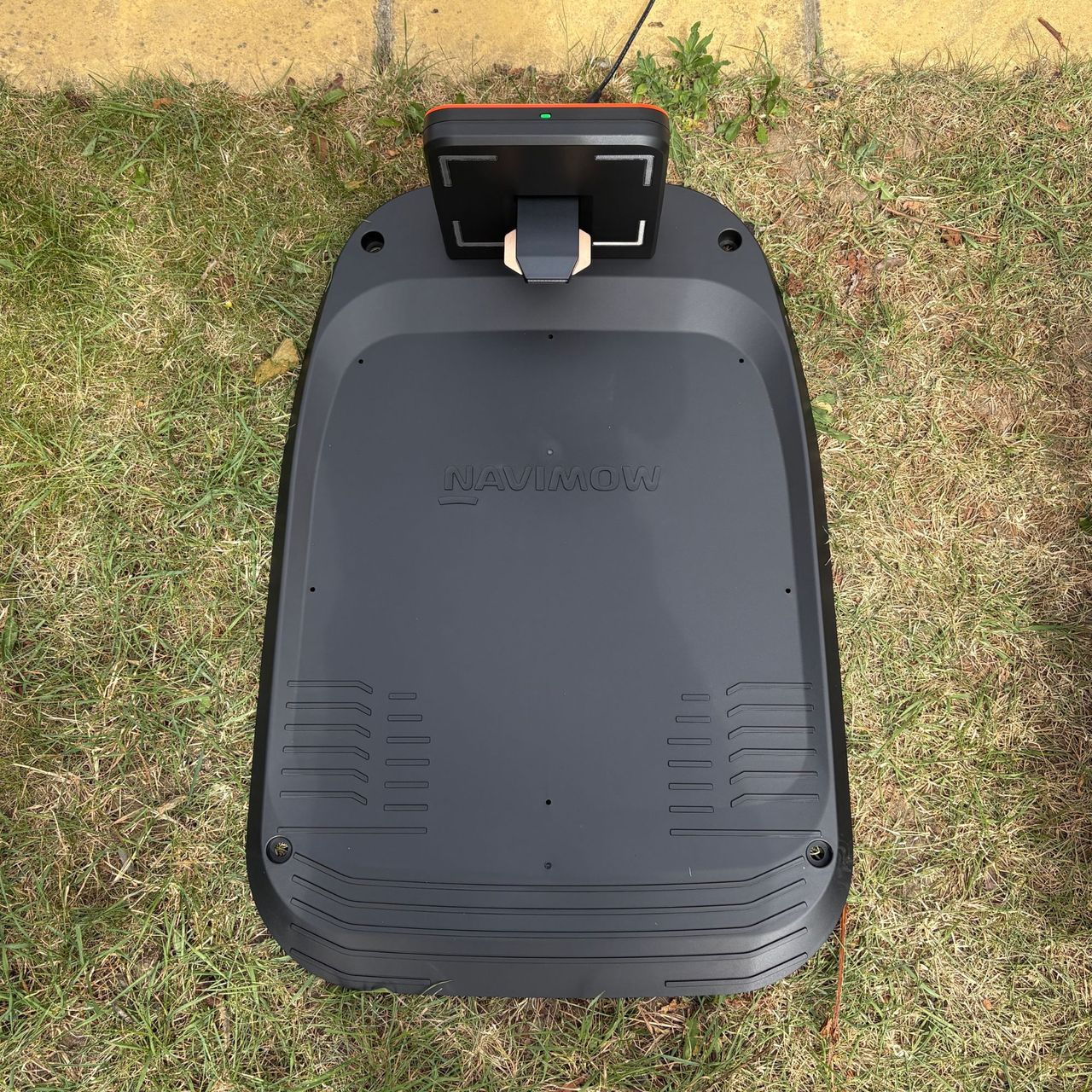 Segway Navimow i208 LiDAR Robot Lawn Mower charging station