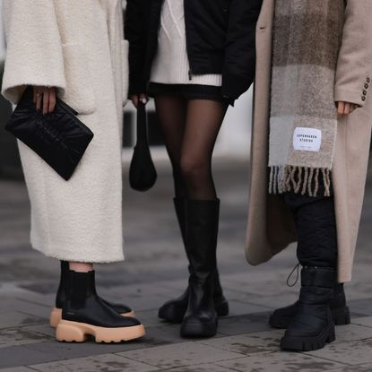 iceland fashion - three women wearing neutral winter clothes 1443040145
