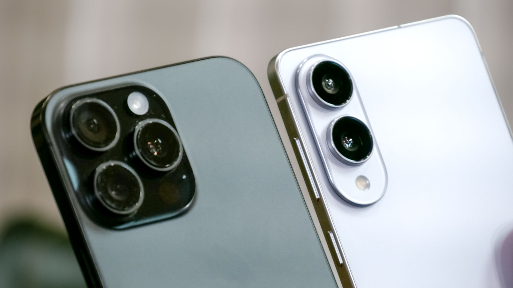 Galaxy S25 Edge vs iPhone 16 Pro Max.