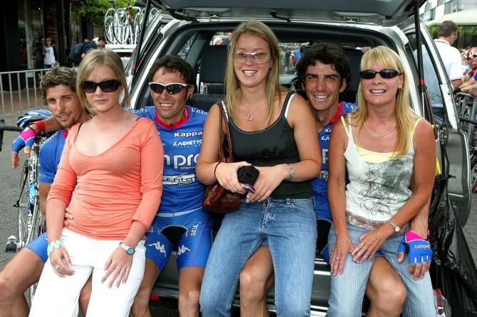 The Lampre riders pose with fans