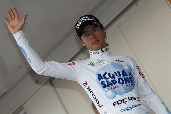 Mountains classification leader Carlos Betancur Acqua &amp; Sapone)