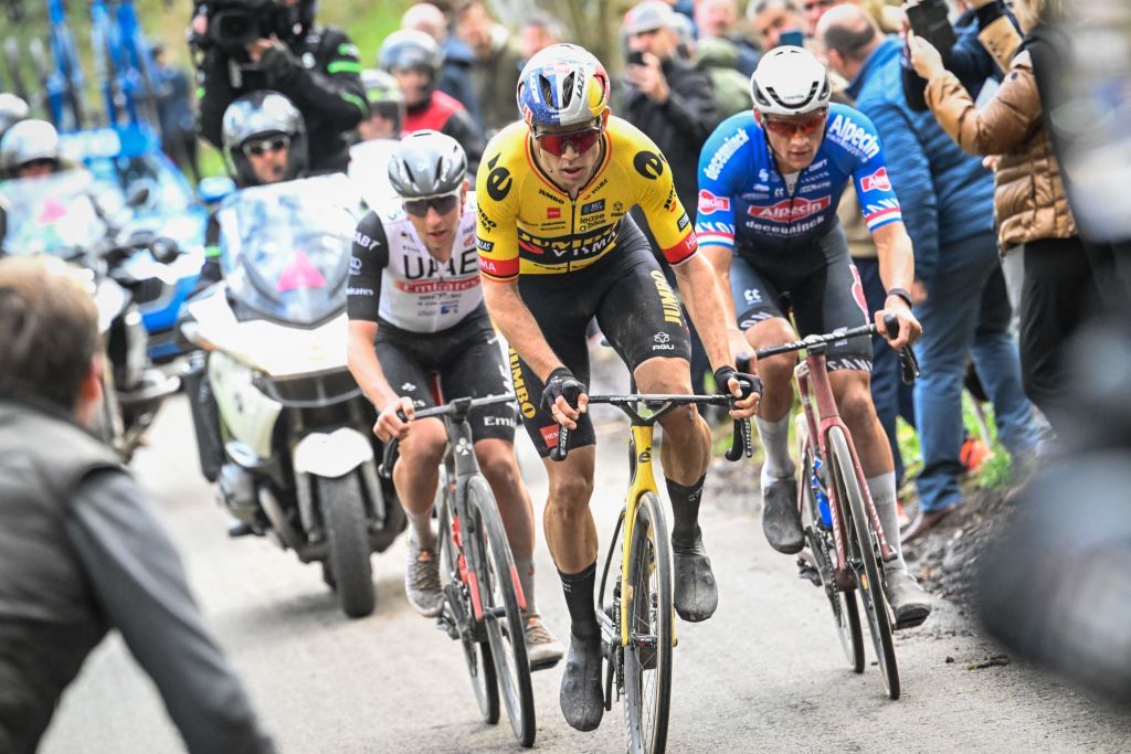 Wout van Aert leads Tadej Pogacar and Mathieu van der Poel at the E3 Saxo Classic